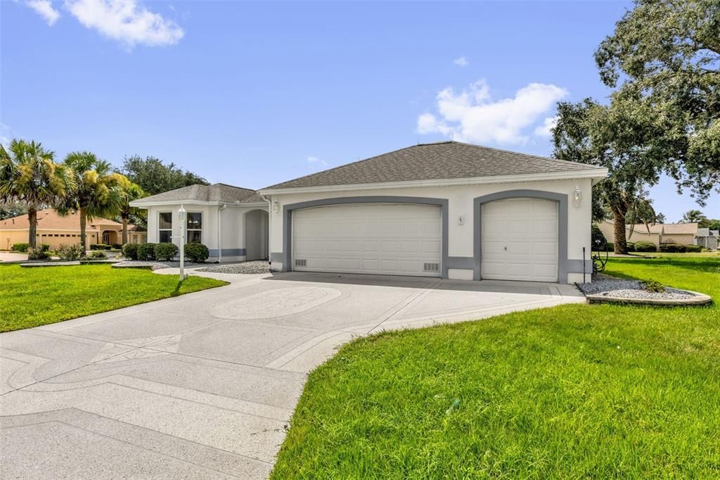 For Sale: $469,900 (3 beds, 2 baths, 1884 Square Feet)