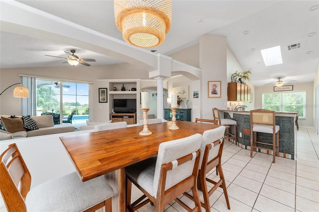 En Venta: $395,200 (4 camas, 2 baños, 1822 Pies cuadrados)