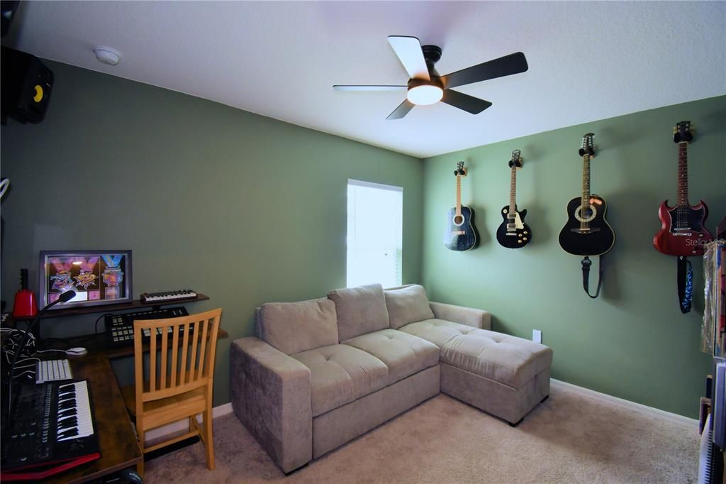 For Sale: $327,000 (4 beds, 2 baths, 1989 Square Feet)