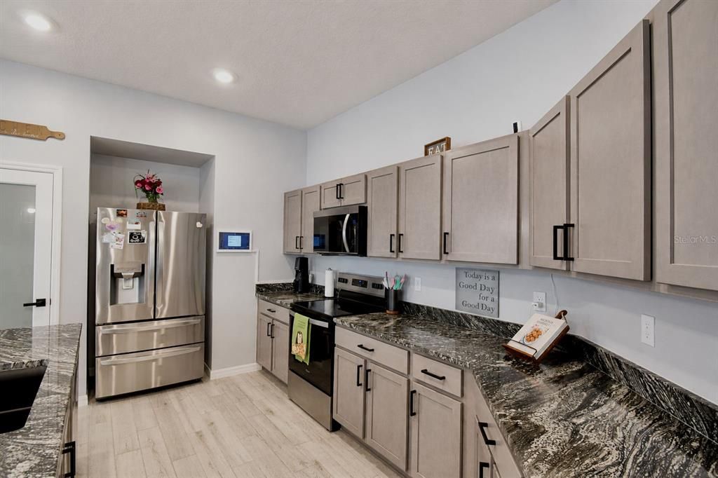 For Sale: $327,000 (4 beds, 2 baths, 1989 Square Feet)
