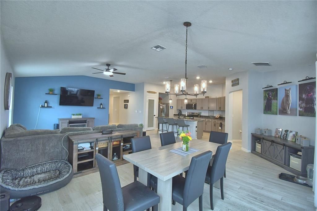 For Sale: $327,000 (4 beds, 2 baths, 1989 Square Feet)