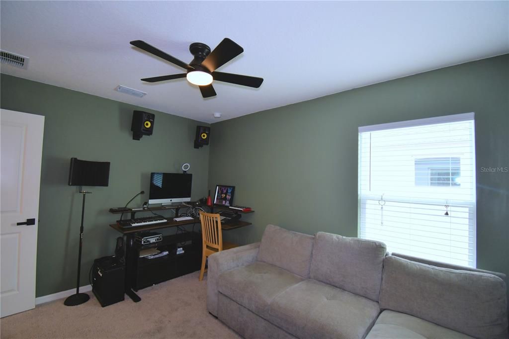 For Sale: $327,000 (4 beds, 2 baths, 1989 Square Feet)