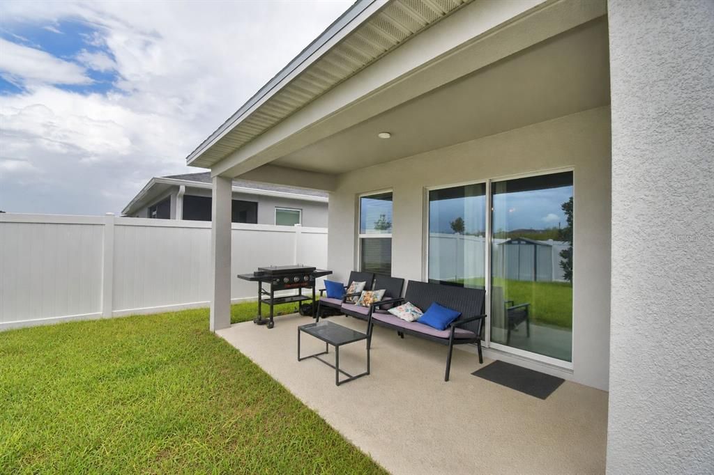 For Sale: $327,000 (4 beds, 2 baths, 1989 Square Feet)