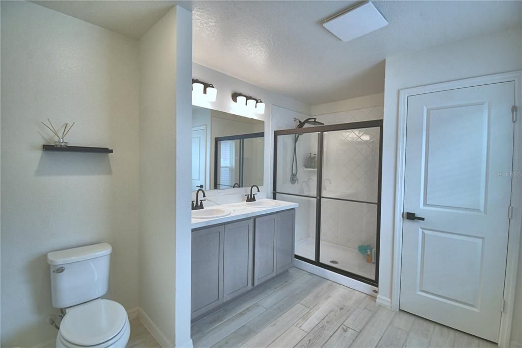 For Sale: $327,000 (4 beds, 2 baths, 1989 Square Feet)