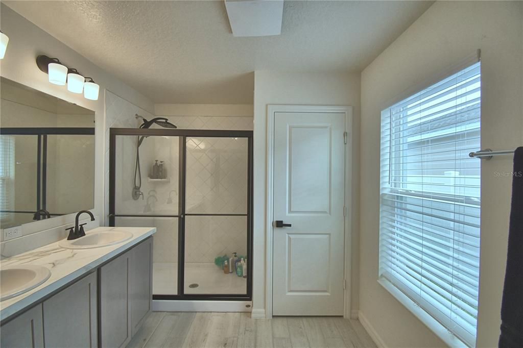 For Sale: $327,000 (4 beds, 2 baths, 1989 Square Feet)