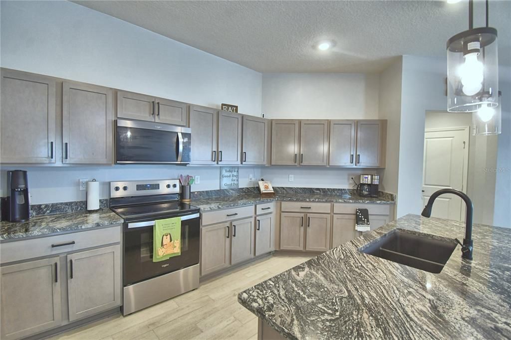 For Sale: $327,000 (4 beds, 2 baths, 1989 Square Feet)