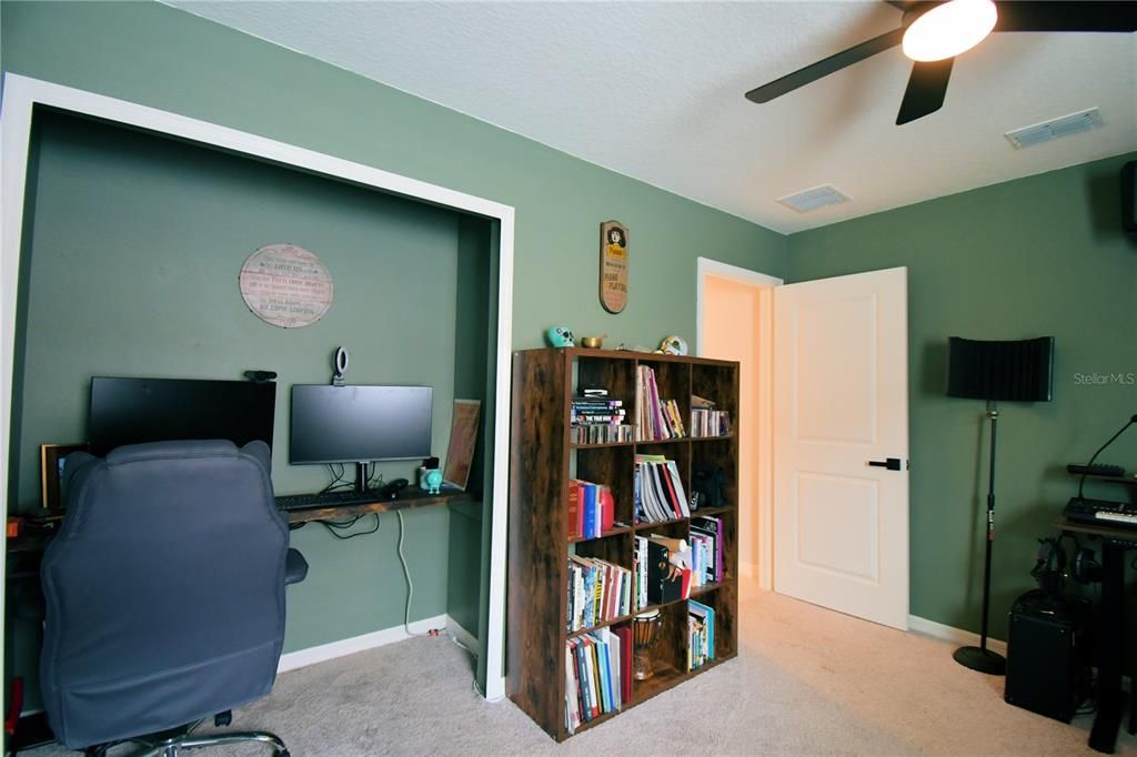 For Sale: $327,000 (4 beds, 2 baths, 1989 Square Feet)