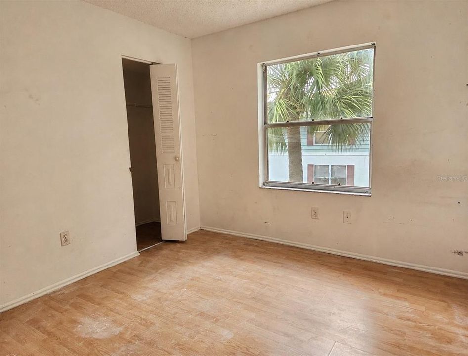 For Sale: $95,000 (2 beds, 2 baths, 885 Square Feet)