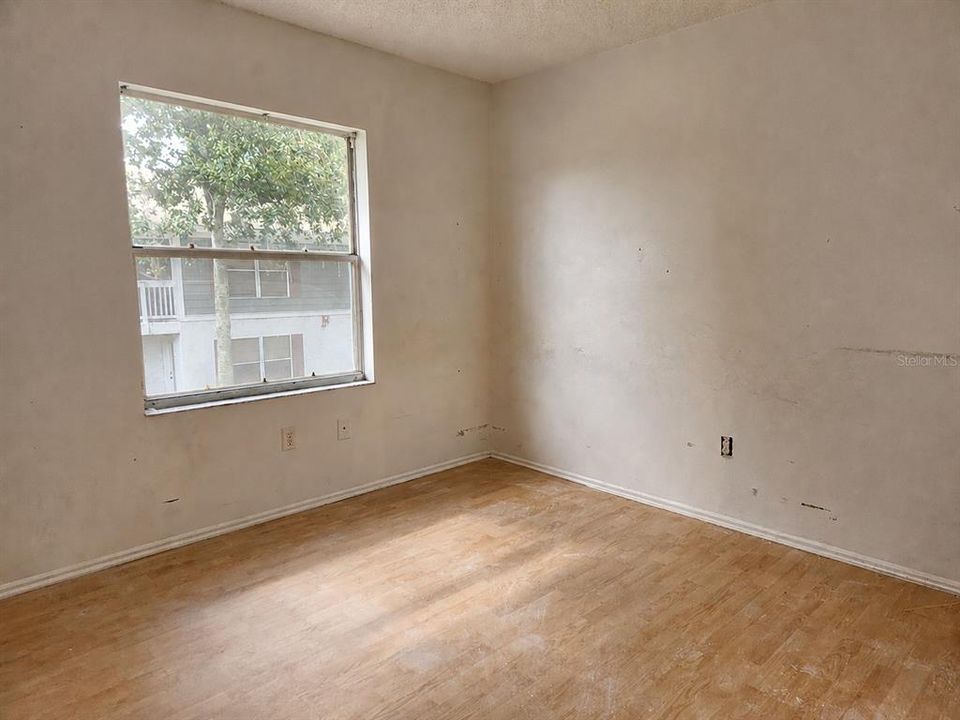 For Sale: $95,000 (2 beds, 2 baths, 885 Square Feet)