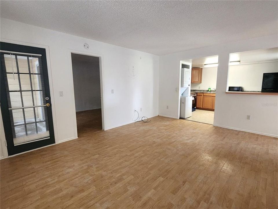 For Sale: $95,000 (2 beds, 2 baths, 885 Square Feet)