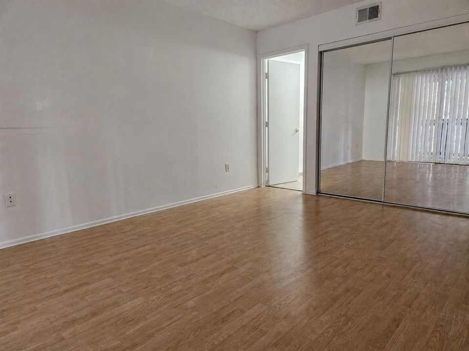 For Sale: $95,000 (2 beds, 2 baths, 885 Square Feet)