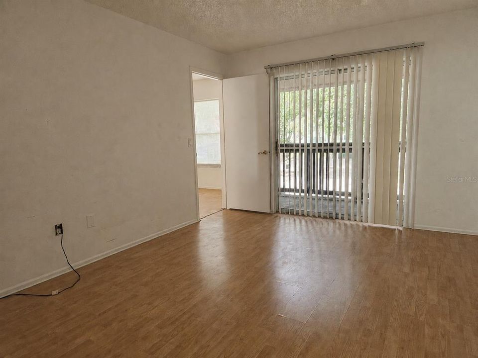 For Sale: $95,000 (2 beds, 2 baths, 885 Square Feet)