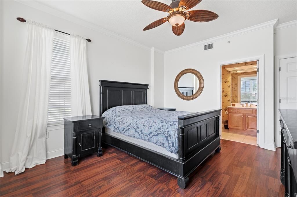 For Sale: $1,650,000 (4 beds, 3 baths, 2500 Square Feet)