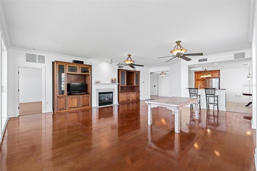 For Sale: $1,650,000 (4 beds, 3 baths, 2500 Square Feet)