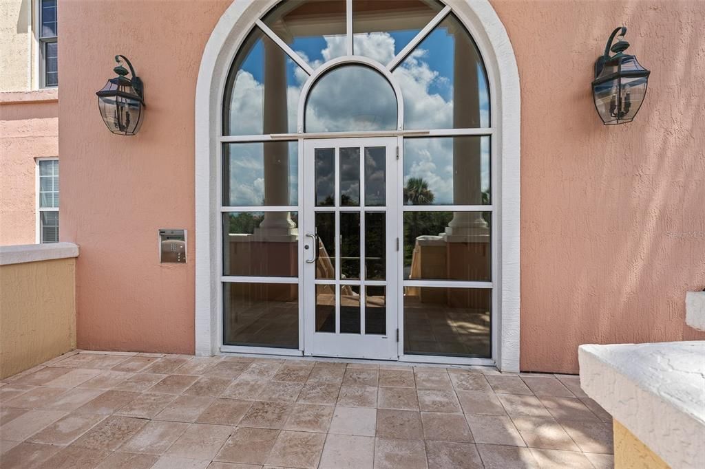 For Sale: $1,650,000 (4 beds, 3 baths, 2500 Square Feet)