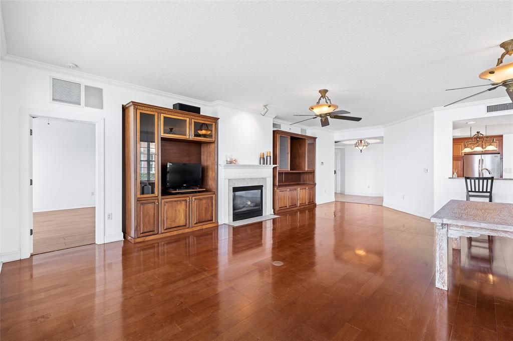 For Sale: $1,650,000 (4 beds, 3 baths, 2500 Square Feet)