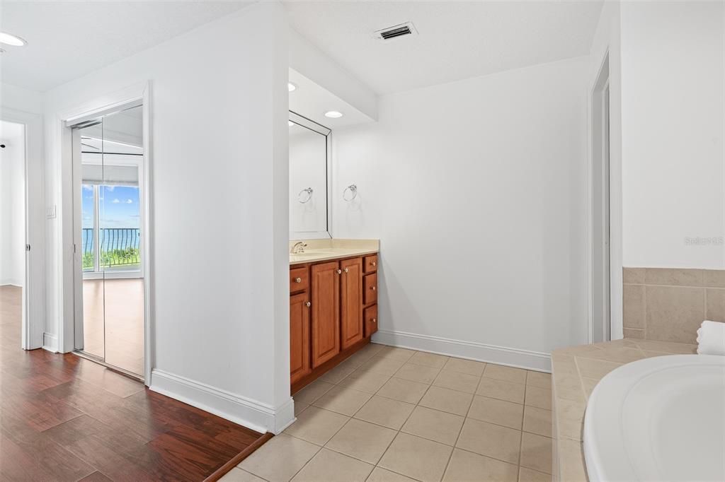 For Sale: $1,650,000 (4 beds, 3 baths, 2500 Square Feet)
