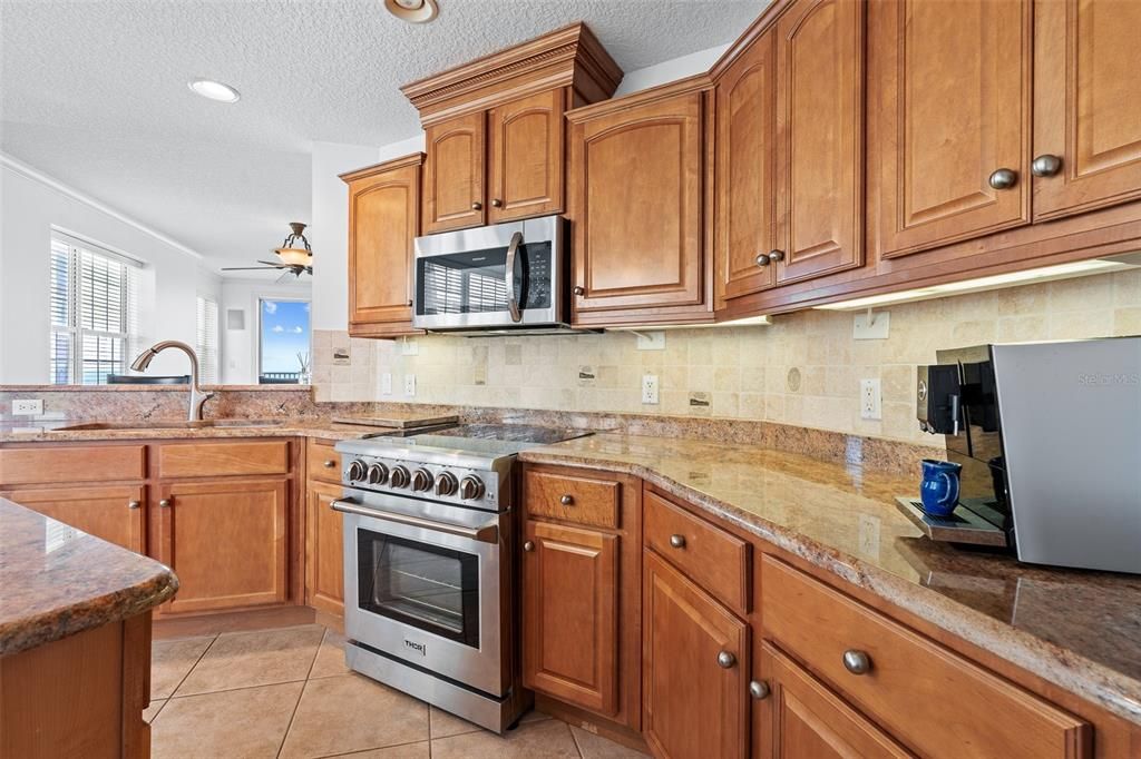 For Sale: $1,650,000 (4 beds, 3 baths, 2500 Square Feet)