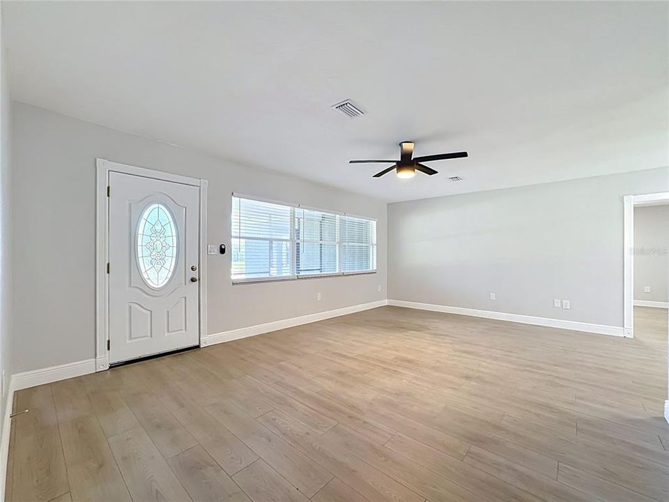 En Venta: $624,999 (4 camas, 2 baños, 1978 Pies cuadrados)