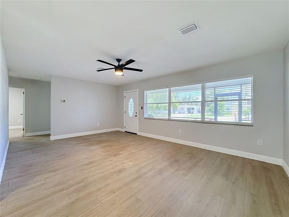 En Venta: $624,999 (4 camas, 2 baños, 1978 Pies cuadrados)