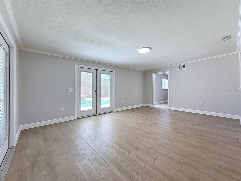 En Venta: $624,999 (4 camas, 2 baños, 1978 Pies cuadrados)