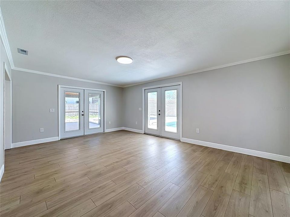 En Venta: $624,999 (4 camas, 2 baños, 1978 Pies cuadrados)