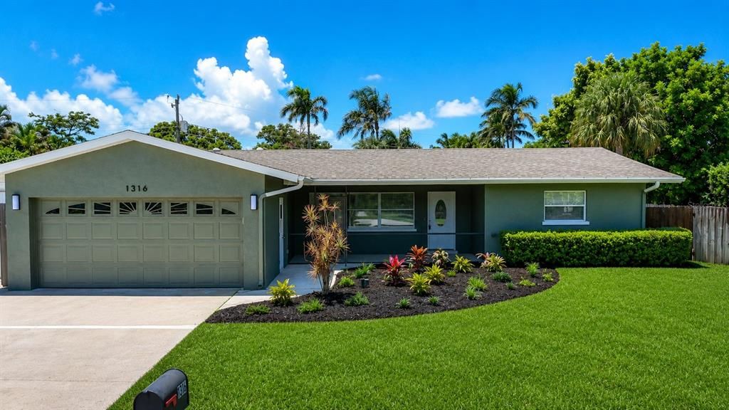 En Venta: $624,999 (4 camas, 2 baños, 1978 Pies cuadrados)