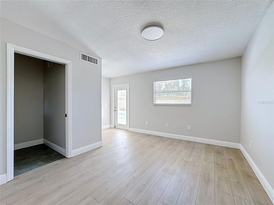 En Venta: $624,999 (4 camas, 2 baños, 1978 Pies cuadrados)