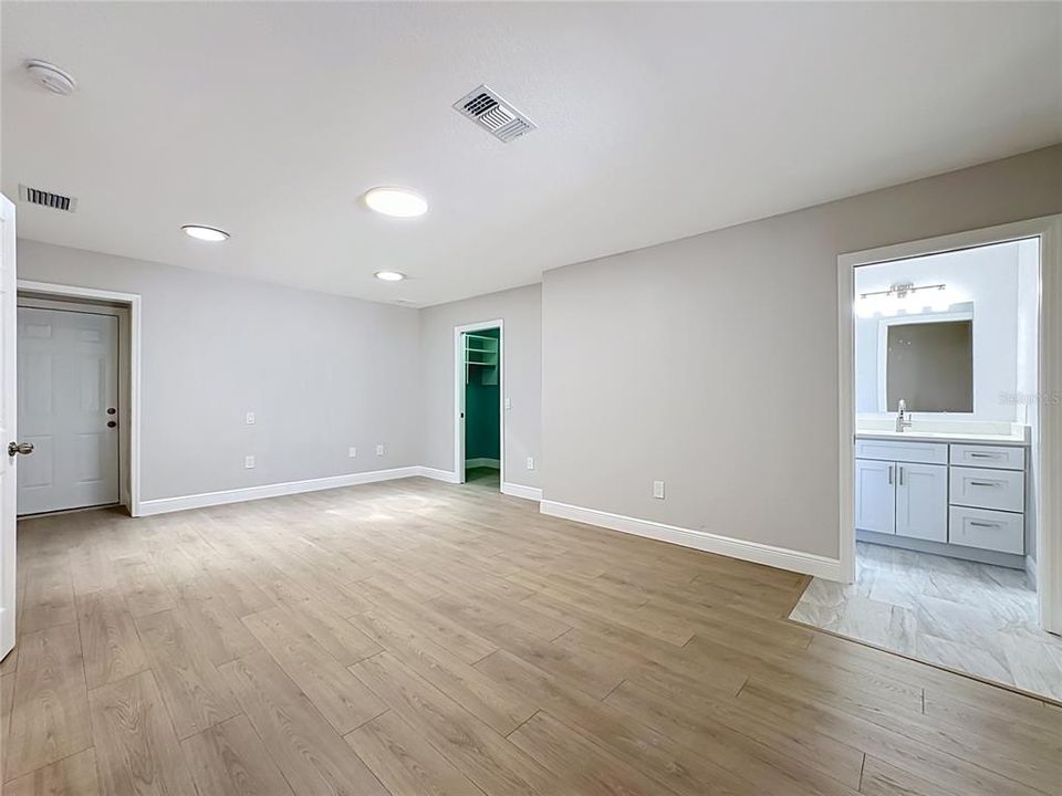 En Venta: $624,999 (4 camas, 2 baños, 1978 Pies cuadrados)