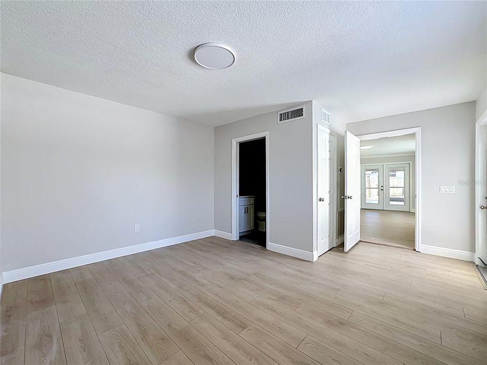En Venta: $624,999 (4 camas, 2 baños, 1978 Pies cuadrados)
