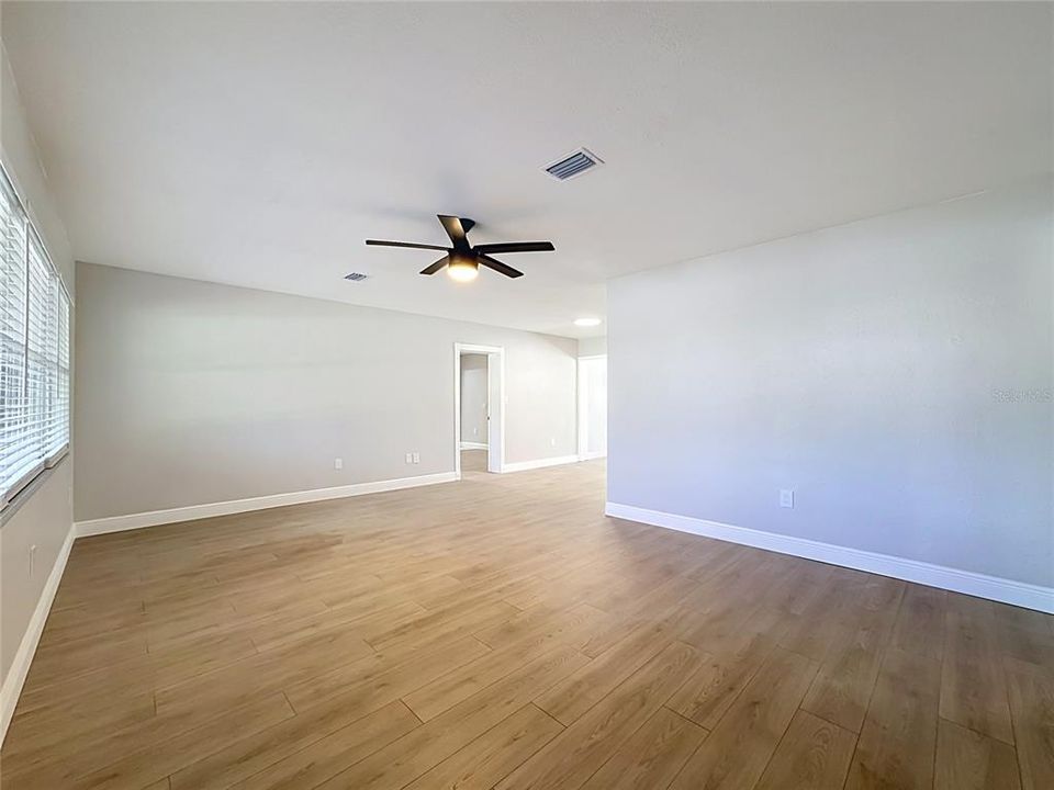 En Venta: $624,999 (4 camas, 2 baños, 1978 Pies cuadrados)