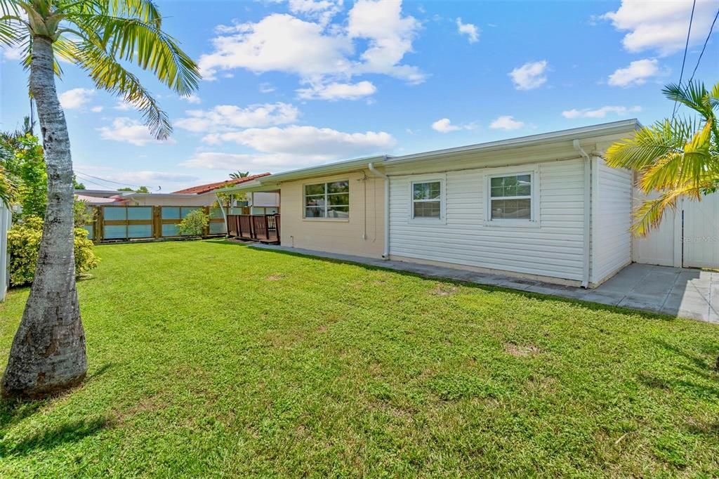 Activo con contrato: $425,000 (3 camas, 2 baños, 1559 Pies cuadrados)