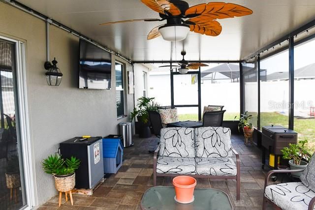 For Sale: $350,000 (4 beds, 2 baths, 1563 Square Feet)