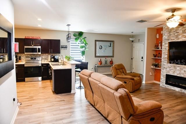 For Sale: $350,000 (4 beds, 2 baths, 1563 Square Feet)