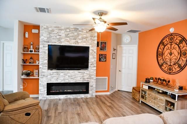 For Sale: $350,000 (4 beds, 2 baths, 1563 Square Feet)