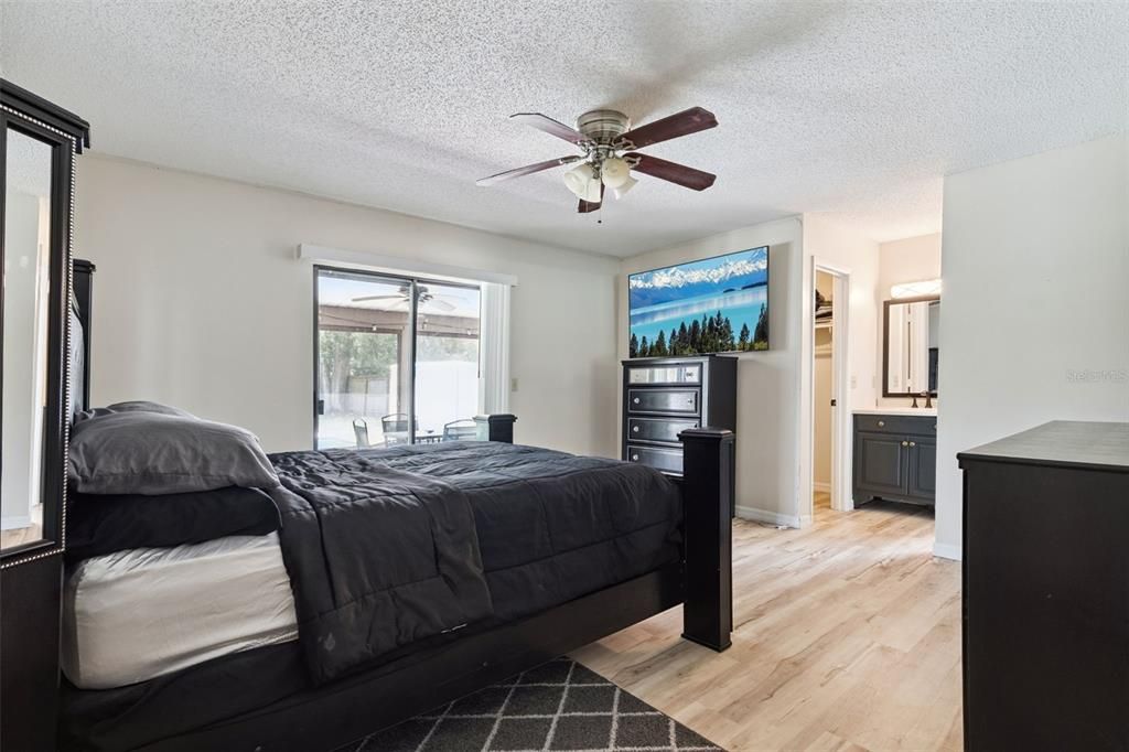 Activo con contrato: $299,900 (3 camas, 2 baños, 1449 Pies cuadrados)