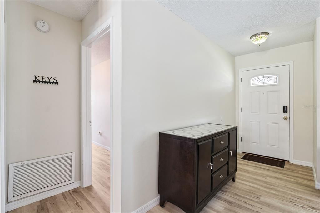 Activo con contrato: $299,900 (3 camas, 2 baños, 1449 Pies cuadrados)