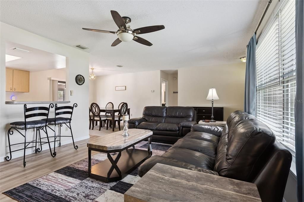 Activo con contrato: $299,900 (3 camas, 2 baños, 1449 Pies cuadrados)
