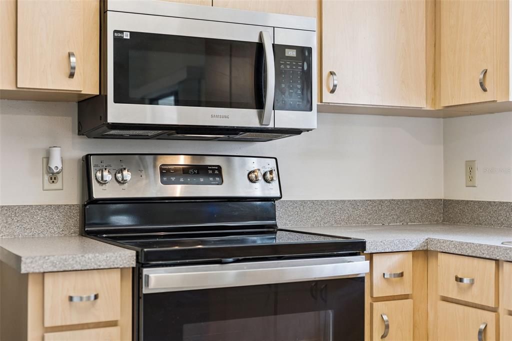 Activo con contrato: $299,900 (3 camas, 2 baños, 1449 Pies cuadrados)