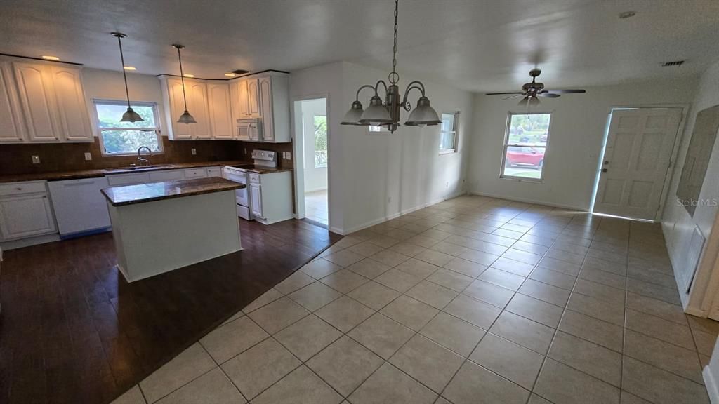 For Sale: $270,000 (3 beds, 2 baths, 1315 Square Feet)
