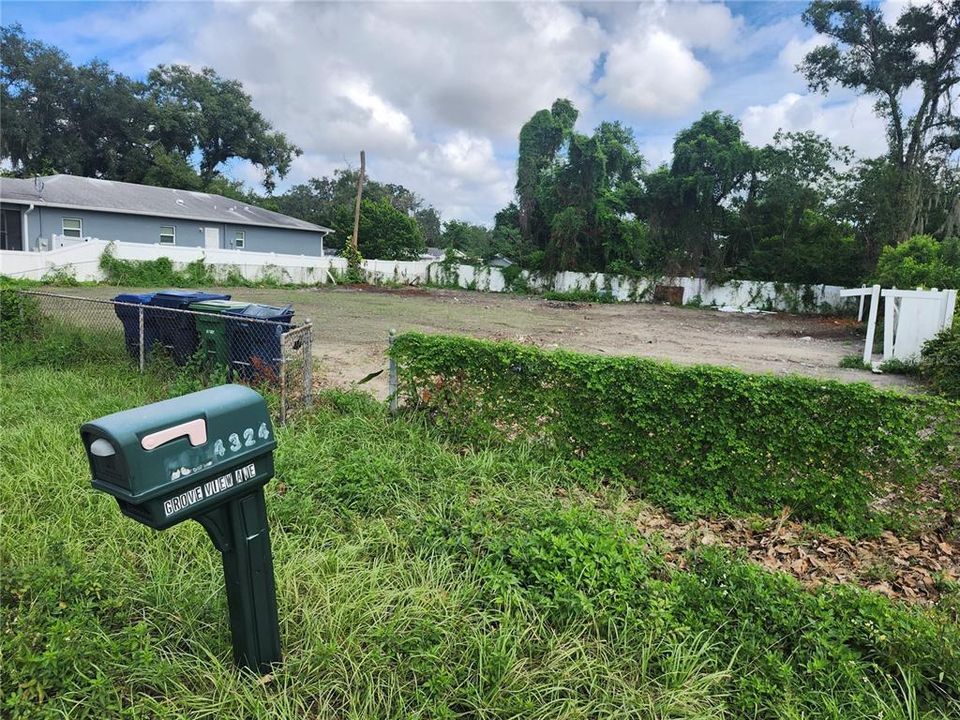 На продажу: $240,000 (0.29 acres)