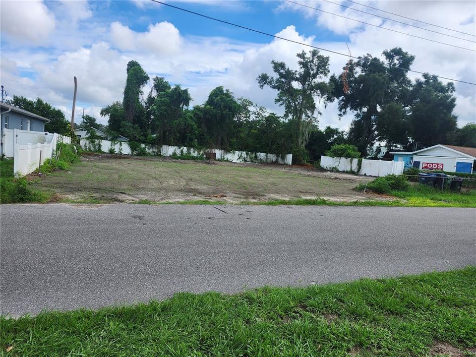 На продажу: $240,000 (0.29 acres)