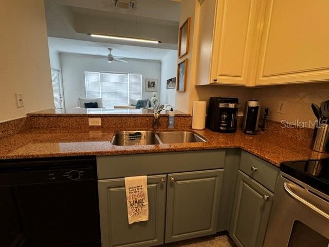 For Rent: $3,800 (2 beds, 2 baths, 1059 Square Feet)