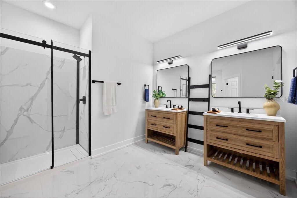 En Venta: $479,900 (3 camas, 2 baños, 2368 Pies cuadrados)