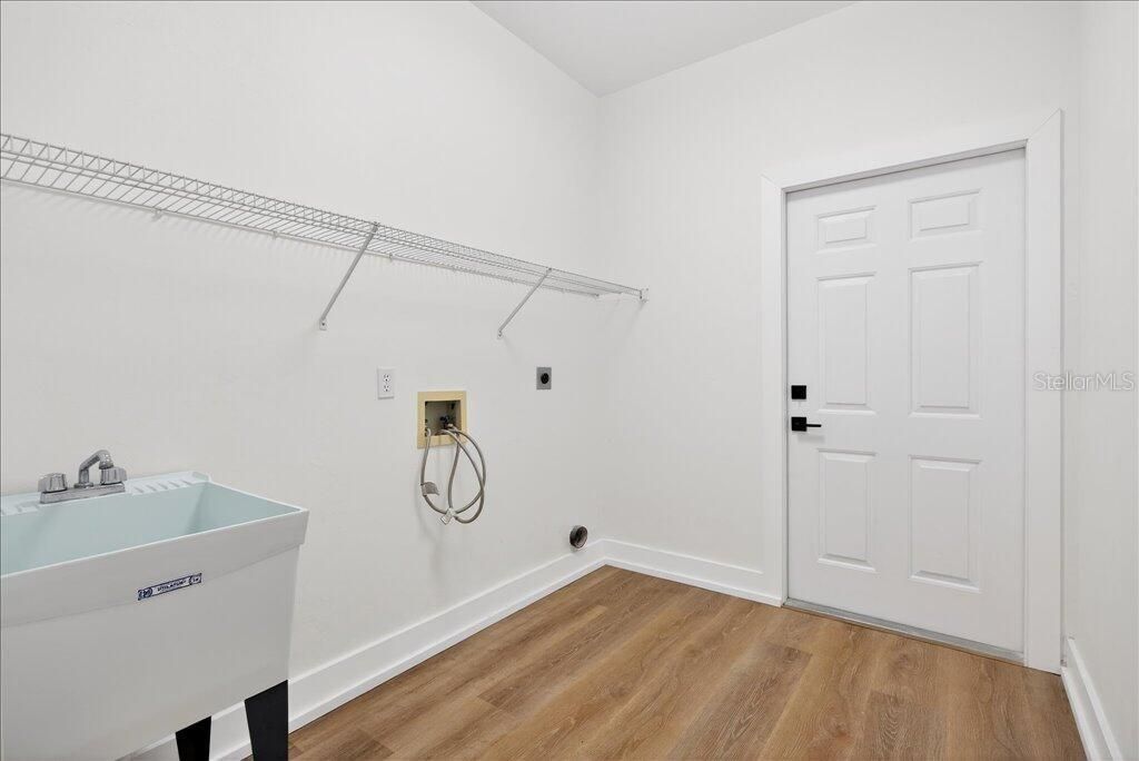 En Venta: $479,900 (3 camas, 2 baños, 2368 Pies cuadrados)