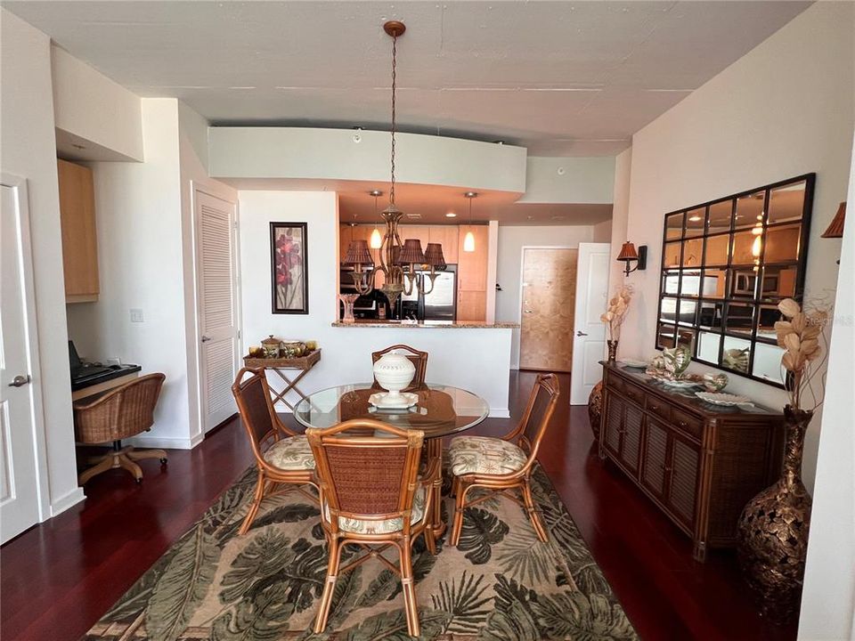 For Sale: $349,995 (2 beds, 2 baths, 1263 Square Feet)