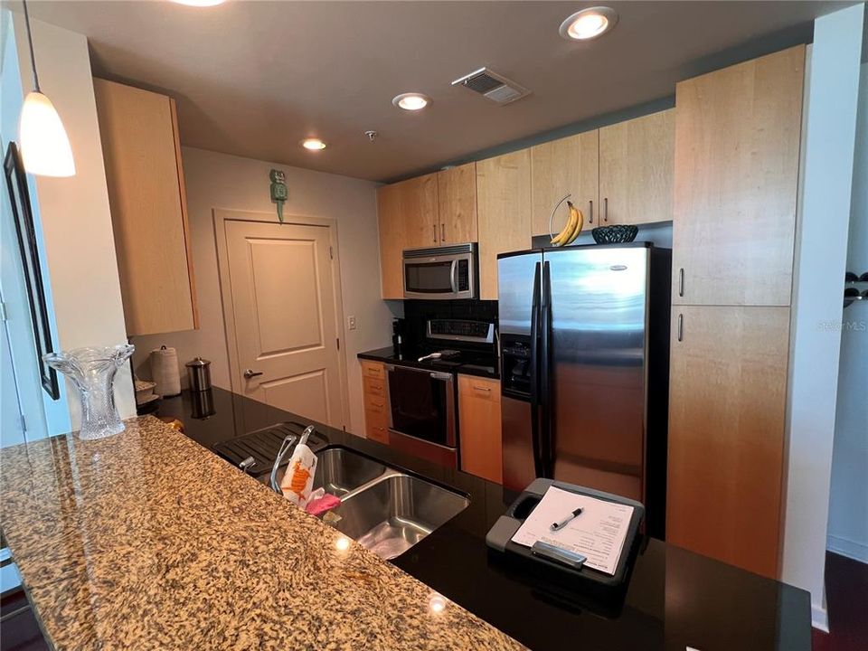 For Sale: $349,995 (2 beds, 2 baths, 1263 Square Feet)