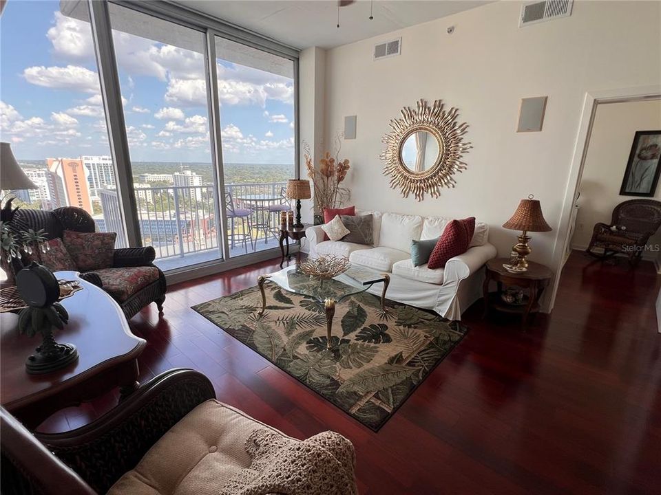 For Sale: $349,995 (2 beds, 2 baths, 1263 Square Feet)