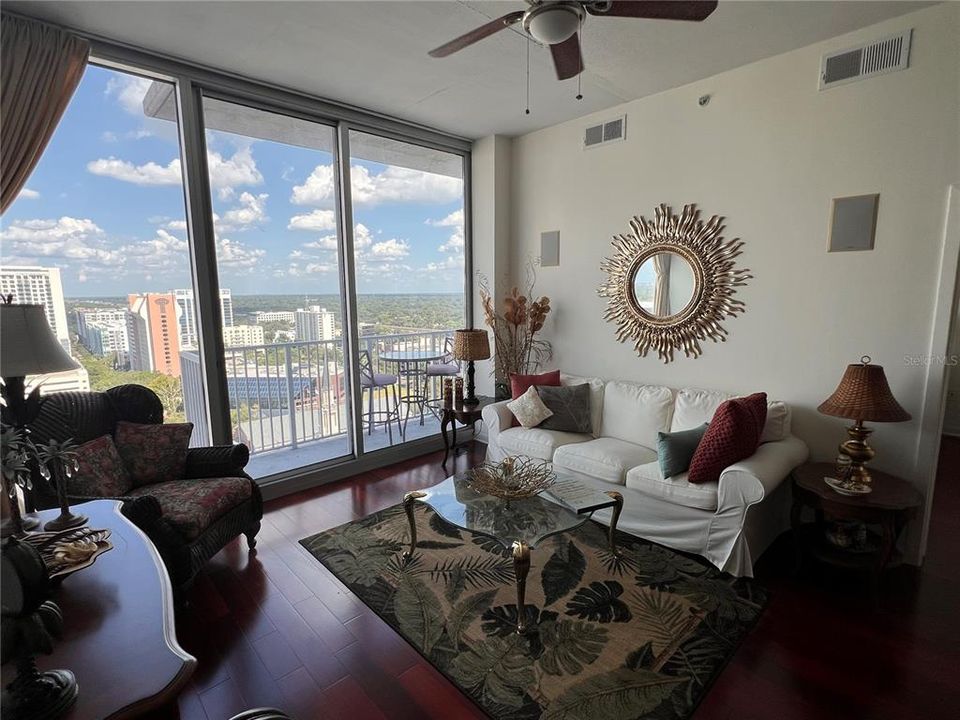 For Sale: $349,995 (2 beds, 2 baths, 1263 Square Feet)
