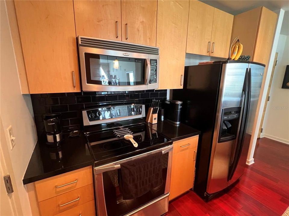 For Sale: $349,995 (2 beds, 2 baths, 1263 Square Feet)
